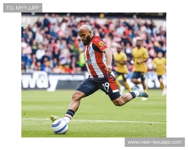 曼联需要在锋线、边路和中场三个层面同时推进改造，曼联效力过的中场